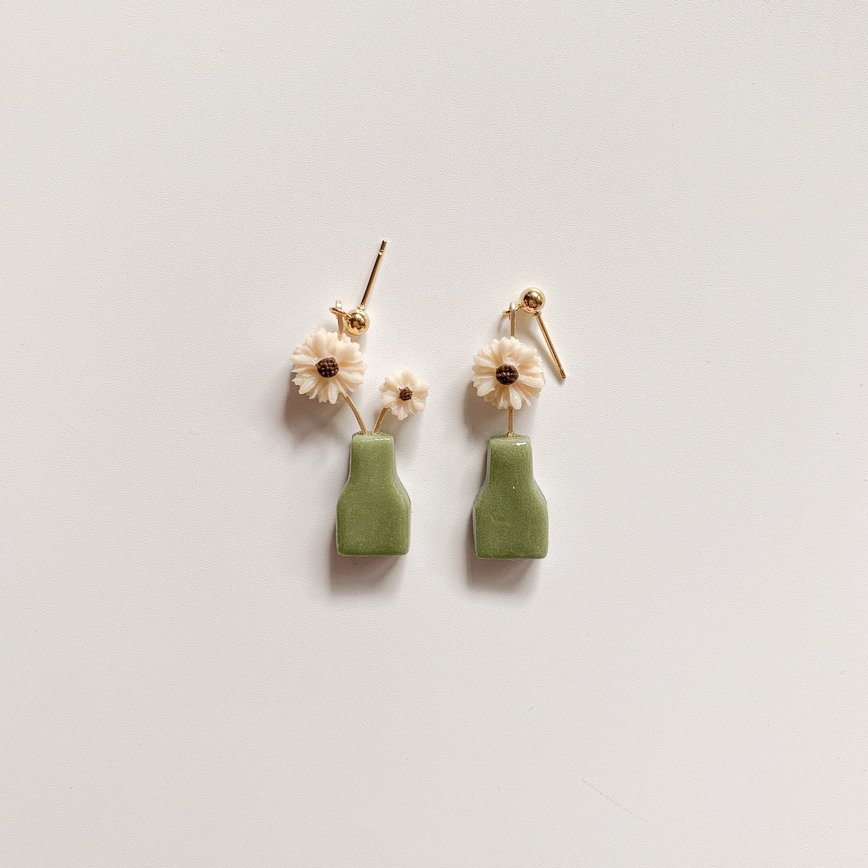Preorder| Daisy Flower Vase Earrings